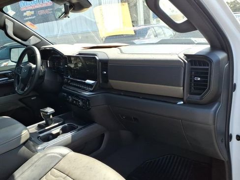 Used 2023 Chevrolet Silverado 1500 ZR2 w/ Technology Package AWD/4WD image 17