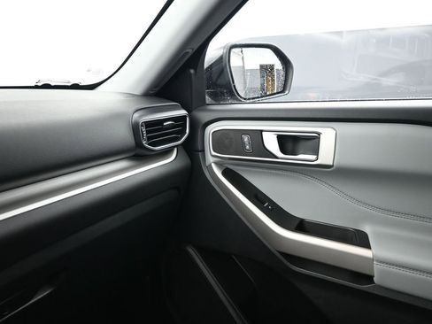 Used 2023 Ford Explorer XLT w/ Equipment Group 202A image 13