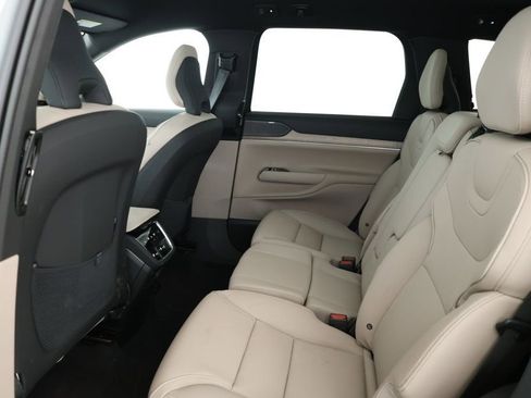 Used 2025 Volvo EX90 Plus image 21
