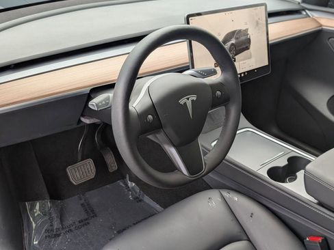 Used 2025 Tesla Model Y Long Range image 4