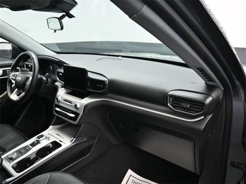 Used 2022 Ford Explorer XLT w/ Equipment Group 202A image 11