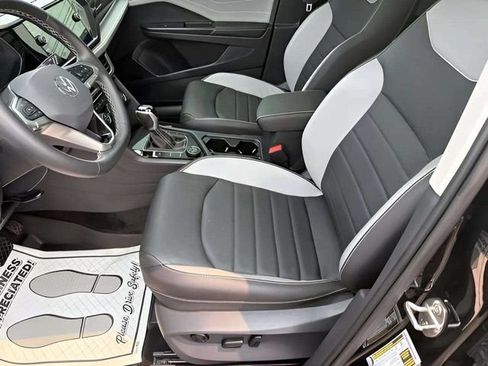 Certified 2024 Volkswagen Taos SEL AWD/4WD image 5