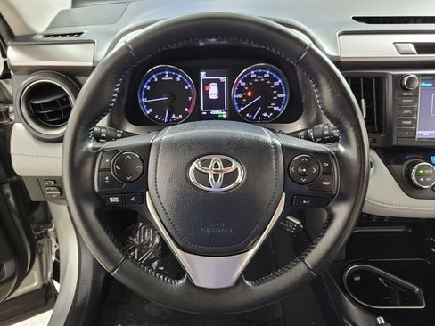 Used 2018 Toyota RAV4 Limited FWD image 27
