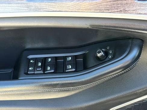 Used 2023 Jeep Grand Cherokee Limited w/ Luxury Tech Group II AWD/4WD image 10