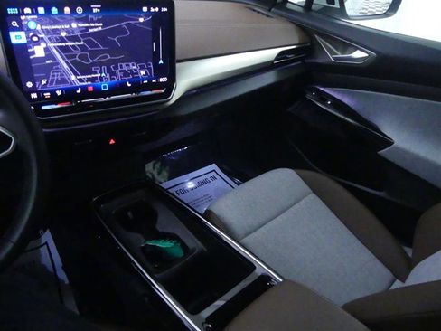 Used 2024 Volkswagen ID.4 Pro image 16