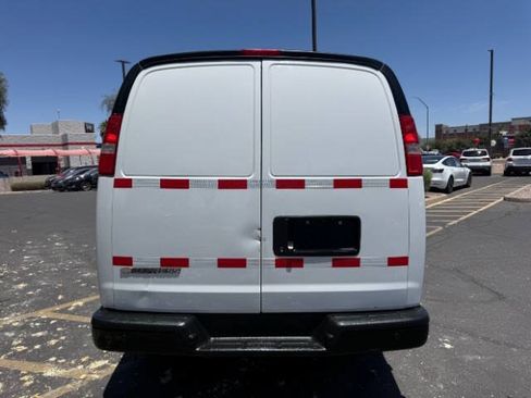 Used 2021 Chevrolet Express 2500 RWD image 4