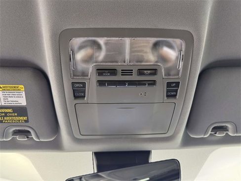 Used 2018 Toyota Highlander XLE image 25