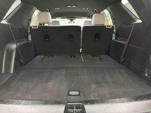 Used 2022 Chevrolet Traverse LS image 21