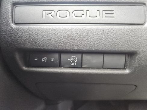 Used 2023 Nissan Rogue S FWD image 14