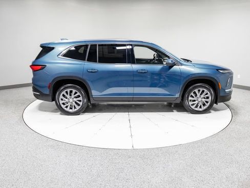Used 2025 Buick Enclave Preferred image 32