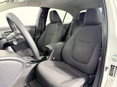 Used 2022 Toyota Corolla LE image 11
