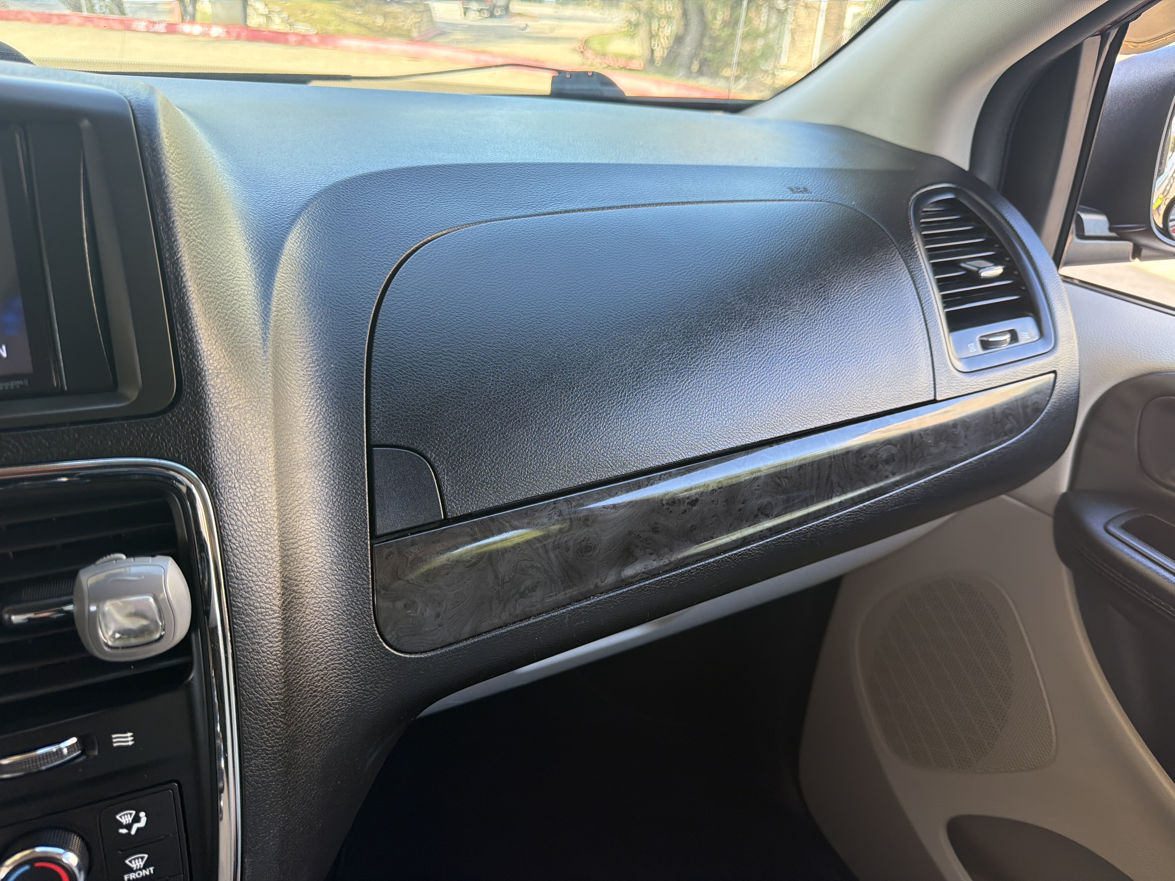 Used 2018 Dodge Grand Caravan SE w/ UConnect Hands-Free Group FWD image 27