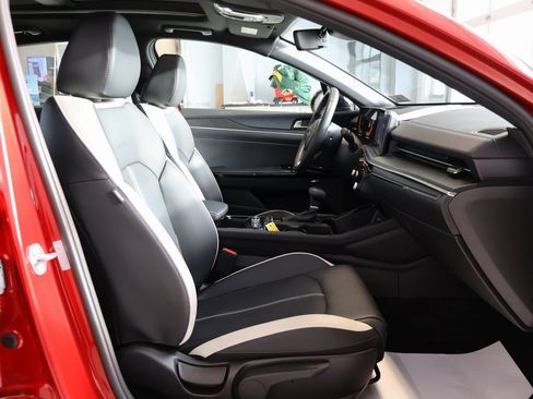 Used 2025 Kia K5 GT-Line w/ GT-Line Premium Package image 34