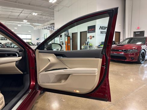 Used 2018 Toyota Camry XLE w/ Driver Assist Package image 38