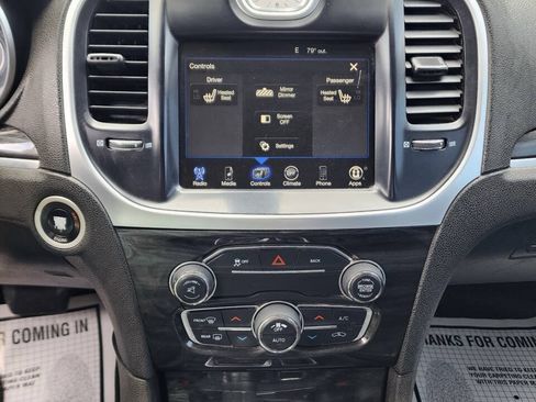 Used 2015 Chrysler 300 Limited RWD image 16