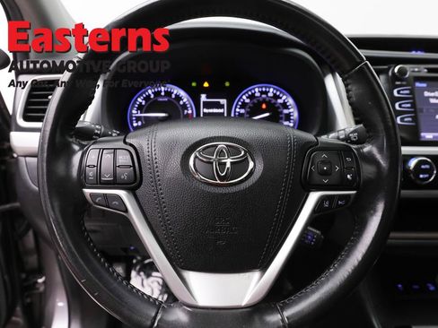 Used 2019 Toyota Highlander XLE AWD/4WD image 10