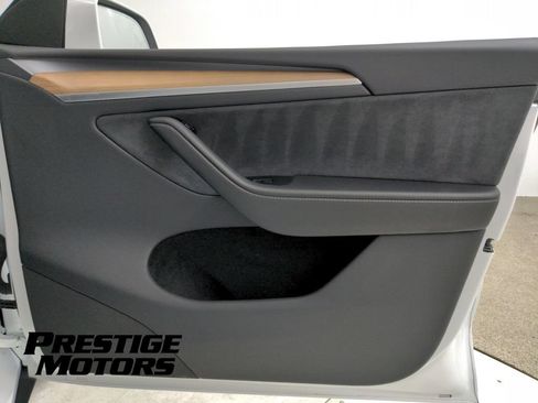 Used 2024 Tesla Model Y Long Range AWD/4WD image 27