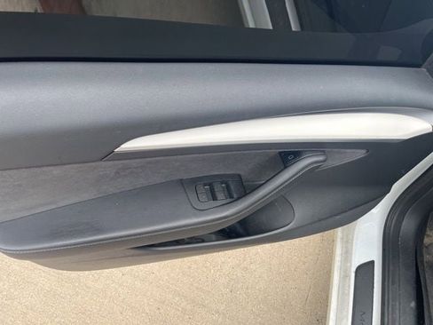 Used 2022 Tesla Model 3 Performance image 11