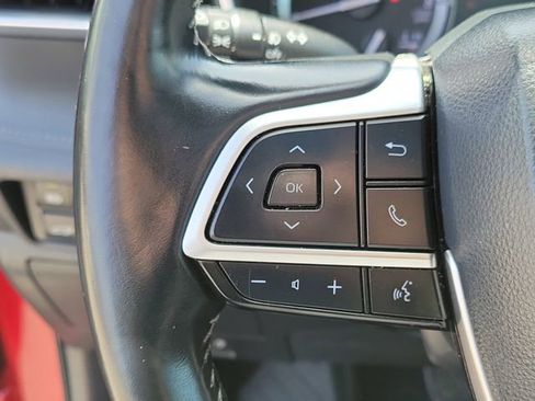 Used 2022 Toyota Highlander XLE AWD/4WD image 10