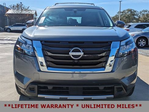 Used 2024 Nissan Pathfinder SL image 3