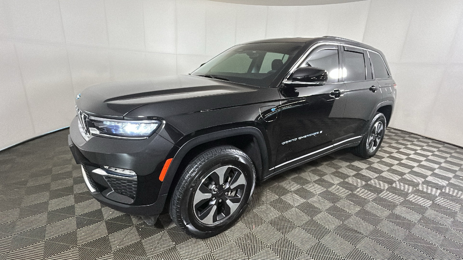 Used 2024 Jeep Grand Cherokee Limited 4xe AWD/4WD image 7