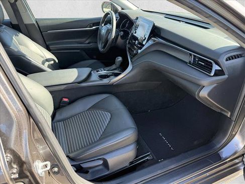 Used 2022 Toyota Camry SE image 17