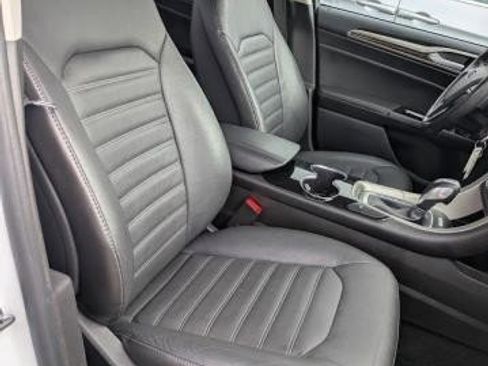 Used 2016 Ford Fusion SE w/ Equipment Group 202A image 16