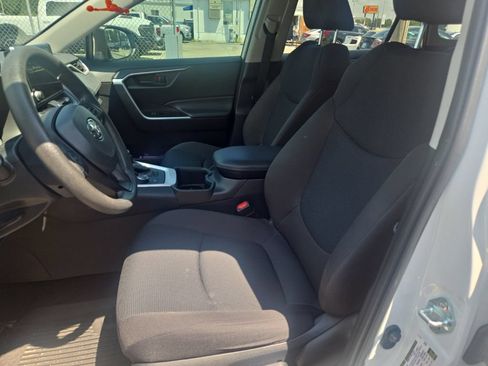 Used 2024 Toyota RAV4 LE AWD/4WD image 4