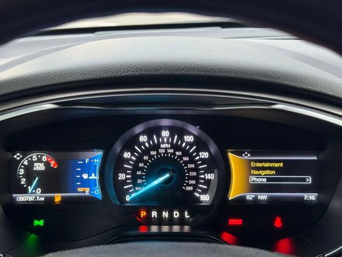 Used 2020 Ford Fusion SE FWD image 16