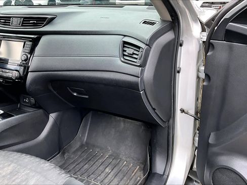 Used 2018 Nissan Rogue SV AWD/4WD image 18