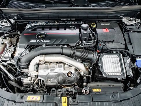 Used 2025 Mercedes-Benz GLB 35 AMG 4MATIC image 27