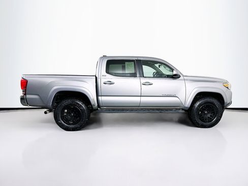 Used 2017 Toyota Tacoma SR5 w/ Tow Package image 10