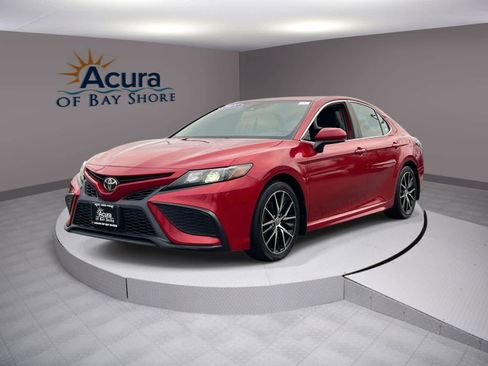 Used 2021 Toyota Camry SE image 1