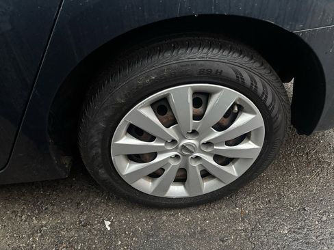 Used 2015 Nissan Versa SV image 15