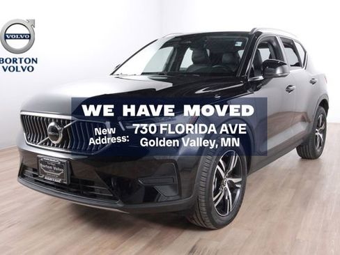 Certified 2025 Volvo XC40 B5 Core image 1