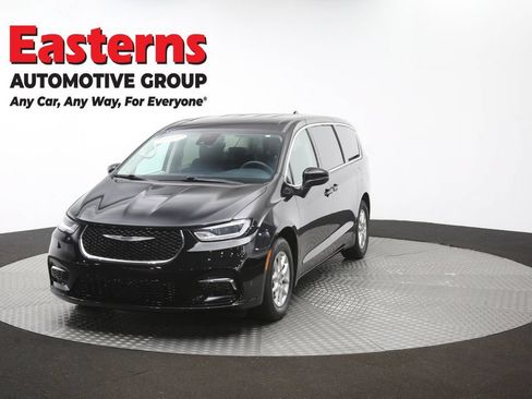 Used 2023 Chrysler Pacifica Touring-L FWD image 56