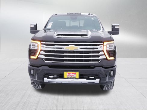 Used 2024 Chevrolet Silverado 3500 High Country w/ High Country Premium Package image 2