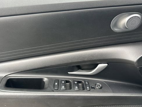 Used 2023 Hyundai Elantra SEL image 11