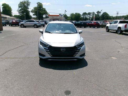 Used 2025 Nissan Versa SV FWD image 3