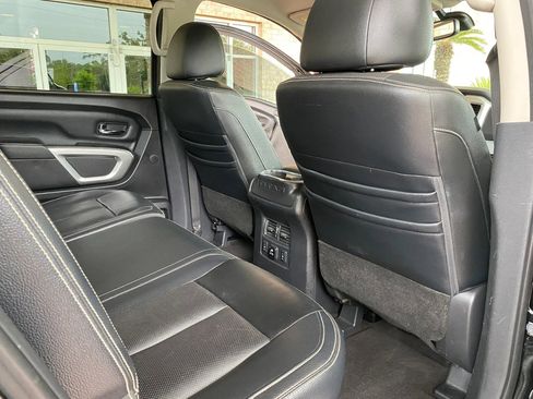 Used 2018 Nissan Titan PRO-4X w/ Pro-4x Convenience Package AWD/4WD image 19