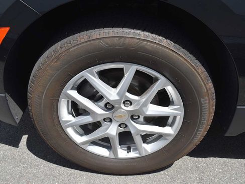 Used 2023 Chevrolet Equinox LT AWD/4WD image 9