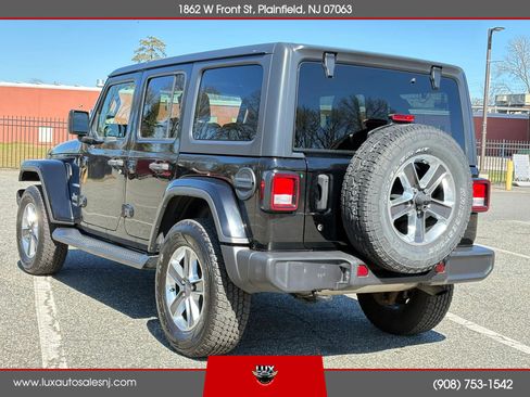 Used 2018 Jeep Wrangler Unlimited Sahara w/ Dual Top Group AWD/4WD image 7