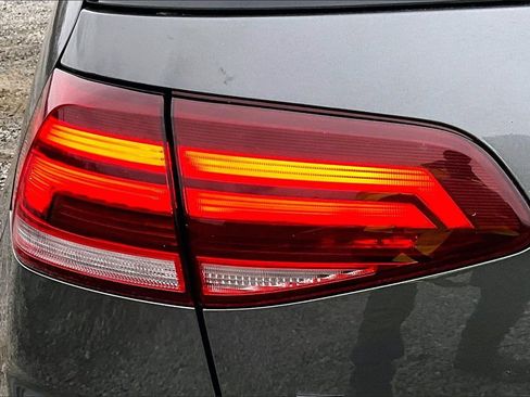 Used 2019 Volkswagen Golf R 4-Door image 26