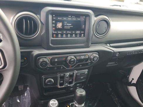 Used 2023 Jeep Wrangler Unlimited Sport AWD/4WD image 15