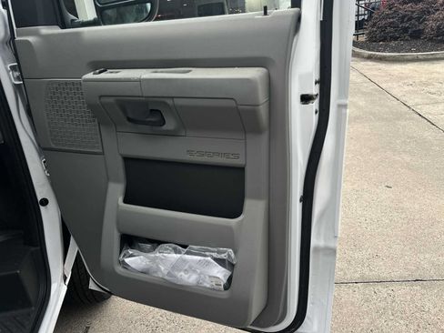 New 2025 Ford E-450 and Econoline 450 Super Duty w/ Power Equipment Group RWD image 19
