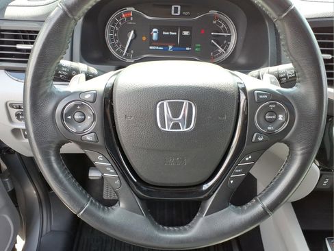 Used 2018 Honda Pilot Touring image 16