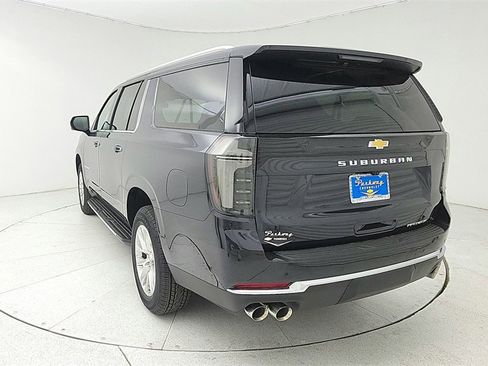 New 2025 Chevrolet Suburban Premier image 5
