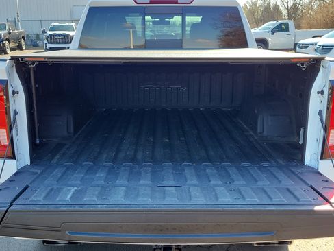 Used 2022 GMC Sierra 1500 AT4 w/ AT4 Preferred Package image 8