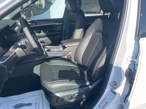 New 2026 Jeep Grand Cherokee L Limited w/ Limited Altitude Package AWD/4WD image 3