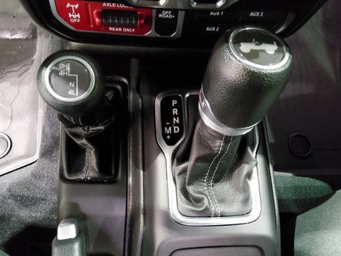 Used 2024 Jeep Wrangler Willys image 28